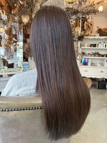 シェリ ヘアーアンドメイク(Cherie hair＆make)&nbsp;ナチュラルな艶ストレートヘアに