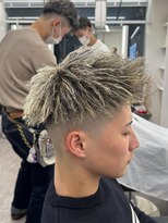 ルースト 心斎橋店(ROOST) 刈り上げセンターパート/波巻きツイストスパイラル/大阪