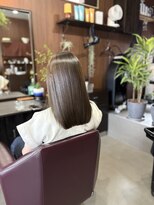 アオイ(Aoi)&nbsp;赤みを抑えたオリーブカラー♪透明感と艶のある髪色に