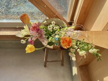 アトリエリント(atelier rinto)の雰囲気（季節のお花が楽しめる空間。）