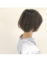 デフィー(DEFY) グレージュカラーのショートボブスタイル