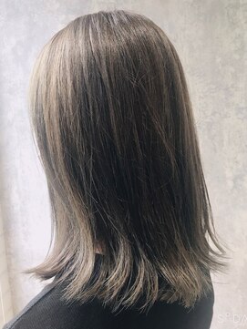 ジーナ 銀座中央通り(Zina) 【Zina】セシルカットフリンジウェーブ×フォギーベージュ