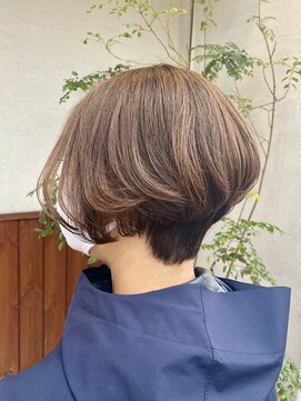 ウル(ulu) 前下がりショート