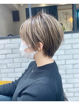 アヴァロン(AVALON) mag佐藤聖ことりベージュハイライトクールショートコンマヘア