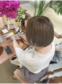 透明感グレージュミニボブミルクティーベージュ