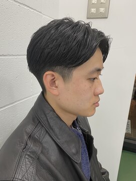 ウェルネス(Wellness) 刈り上げナチュラルセンターパートメンズカット