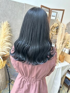ヘアーデザインルアナ(Hair design Luana.) ブルーグレーのインナーエクステでペールブルー