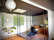 クレイン(CRANE)の雰囲気（贅沢空間！存在感あるYUMEシャンプー台でリラックス♪）