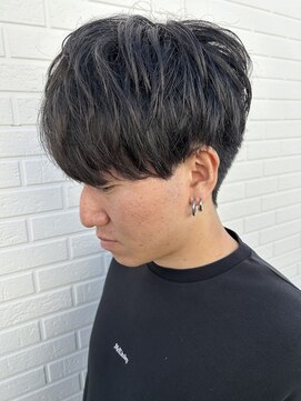 ヒュイル バイ ニアウ(Hwyl by Niau) メンズマッシュセンターパートスパイラルパーマニュアンスパーマ