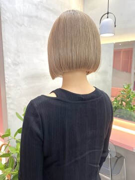 ロンドポレール 北千住(Lond polaire) 切りっぱなしボブ×ミルクティーベージュ