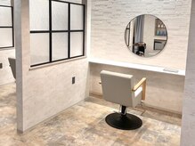 ライラ(Rila)の雰囲気（白を基調とした店内で落ち着いた時間をお過ごし下さい。）