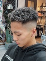 アミーゴ(AMIGO)&nbsp;極道パーマ×ホワイトメッシュ×スキンフェード