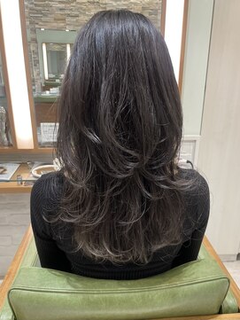 コム(com by neolive) レイヤーカット