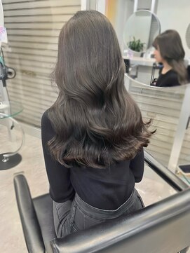 ティント 梅田(Tint) 【Yui】 艶髪/グレージュ (大阪梅田)