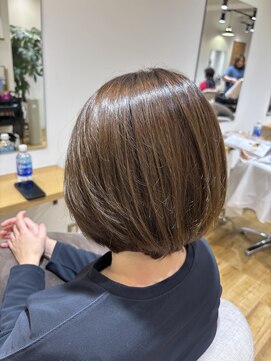 ツヤツヤ栗色ボブ