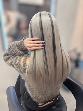 ラニシス ヘアー(Lanisis Hair) ホワイトシルバー×ローライト