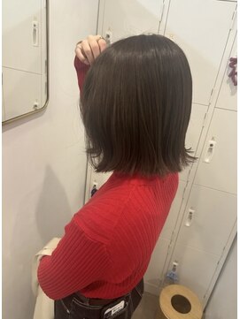 エイチ 梅田(H) ボブミルクティーベージュレイヤーカットアンブレラカラー50代