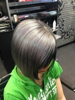 ゾーマ(ZOUMA) プラチナシルバー 前下がりボブ トリックヘアー