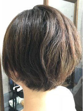 レイヤーケーキ (Layer Cake) ショートボブ