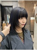 ミディアムレイヤー切りっぱなしパッツンワイドバング
