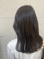 ロングヘアの透明感カラー