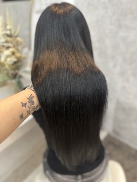 ラビス(Lovis) 黒髪カタログ/ボブルフ/ネビージュ/小顔に見せるヘア/ワンレン