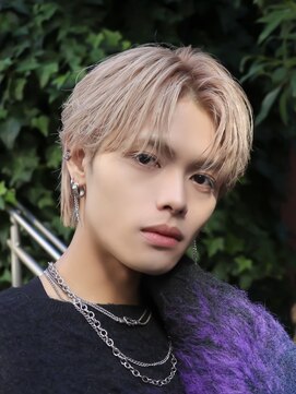 オーシャントーキョー 心斎橋(OCEAN TOKYO WEST) メンズヘアセンターパートミルクティーベージュカラー