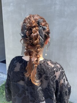 アン アイズ(ann EYES) ツインポニーテール編み下ろしお呼ばれオケージョンヘア20代30代