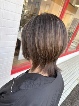 ウルフカット×白髪ぼかしハイライト