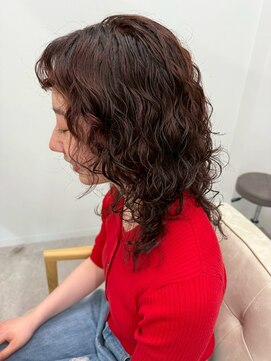 クイ(quii) ミディアムレイヤー×くるくるリッジパーマ