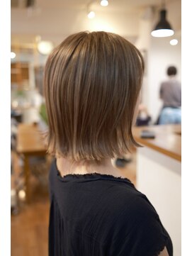 イーズ(e's) ハイライトで作るミルクティー《諸星》