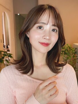 ガーデンヨコハマエスト(GARDEN YOKOHAMA est) ミディアムレイヤーカット　外ハネ　くびれ　似合わせカット