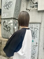 ベシック(VECHIC)&nbsp;切りっぱなしボブ×カーキカラー