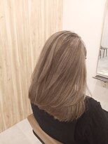 コスモス ヘアーアンドビューティー(Kosmos HAIR&BEAUTY)&nbsp;ハイライト・グレイ