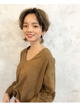 ニコ(nico...) かっこかわいい大人センター分けショート