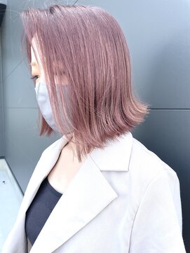 ルーミー(ROOMY) ペールピンクベージュの切りっぱなしボブ