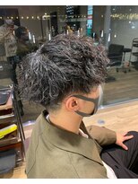 エヌプラス(N+)&nbsp;刈り上げセンターパートサーフカールブルーブラッフェザーパーマ