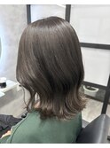 スモーキーグレージュ