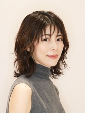 アンベリールフルー(EMBELLIR fleur) 大人のミディアムウエーブ　３０代４０代５０代