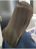 セミロングヘアーオリーブベージュ　髪質改善　赤坂見附