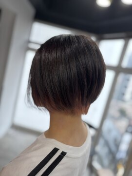 ラピス 横浜(Lapis) インナーピンクベージュハンサムショートブリーチカラー