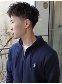 スパイキーショートパーマテーパーフェード短髪黒髪ツーブロック