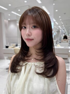 アフロート トウキョウ(AFLOAT TOKYO) 似合わせレイヤー×透明感カラー｜大人モテセミロング
