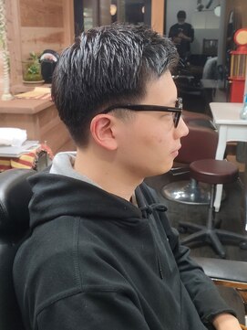 エバーグリーン(EVERGREEN) バーバー風刈り上げスタイル