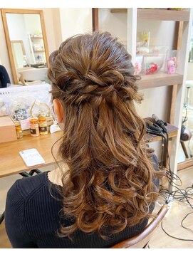 ロカット サロン(Roquat Salon) ハーフアップミディアレンジ【袴/卒業式/ヘアセット/アレンジ】