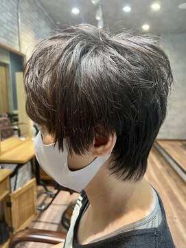 アンドブルー(and BLUE) 束感レイヤー×ショートウルフ