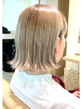 レウナ 外苑前(Reuna) 【30代40代50代】大人の外はねボブ