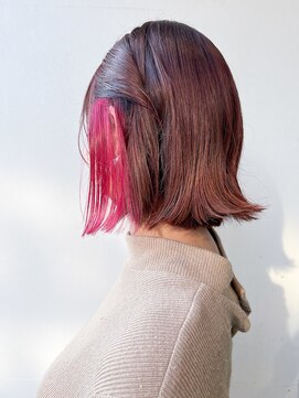 ドラマティックヘア(DRAMATIC HAIR) ショッキングインナー×外ハネボブ
