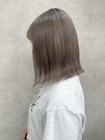 ルノン(LUNON)&nbsp;フォギーグレージュ/ブリーチ/ダブルカラー/切りっぱなしボブ