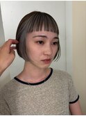 ホワイトシルバーインナーカラーハイトーンミニボブ